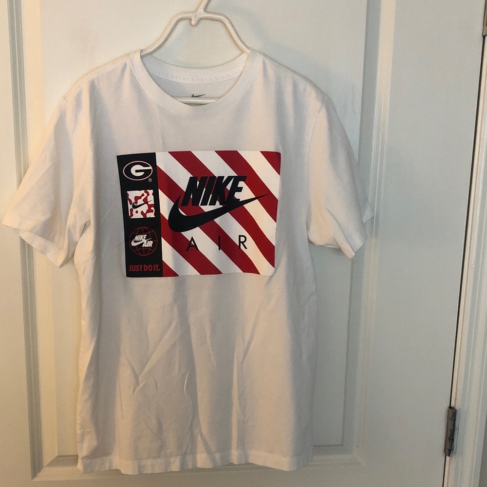 Nike White and Red Graphic Tee for Men